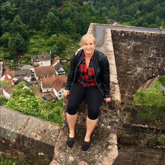 Meet your Posher, Alanna - Picture 3 of 3