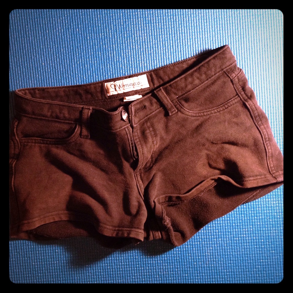 Stretchy black shorts