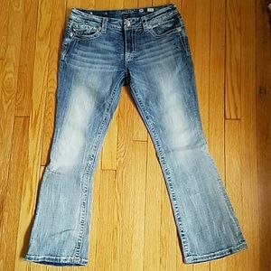 Sz30 miss me mid-rise easy boot jeans.