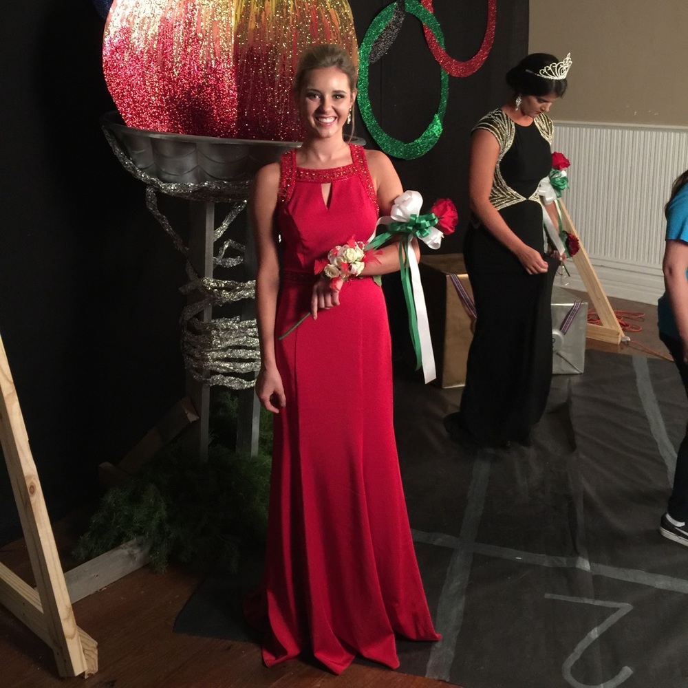 Prom dress. - Picture 2 of 4