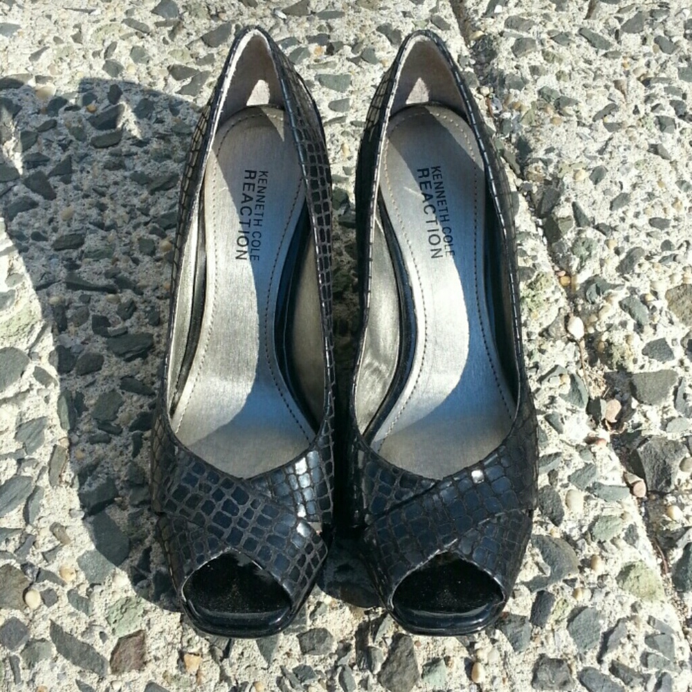 Kenneth Cole Reaction size 6.5 M
