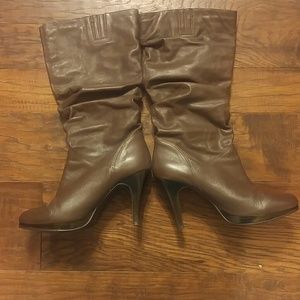 Brown boots size 8 w/ 4 in heel