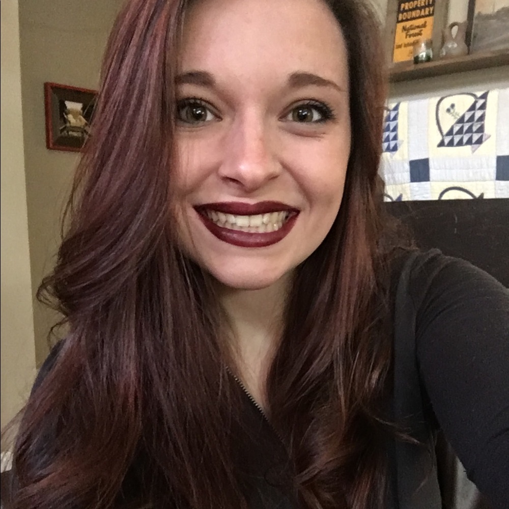 Meet your Posher, Abigail
