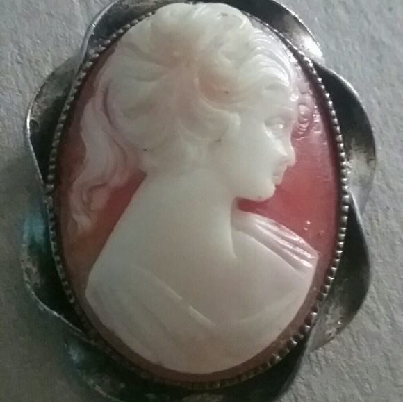 Carved Cameo Brooch - Picture 1 of 1