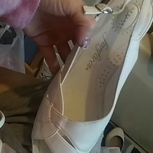 White Comfort First FanFares Size 8W Open Toe