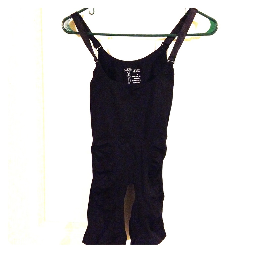 NWOT Short bodysuit shape wear