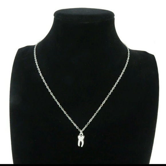 💋 RARE Wacky Fun Tooth Necklace - Picture 3 of 3
