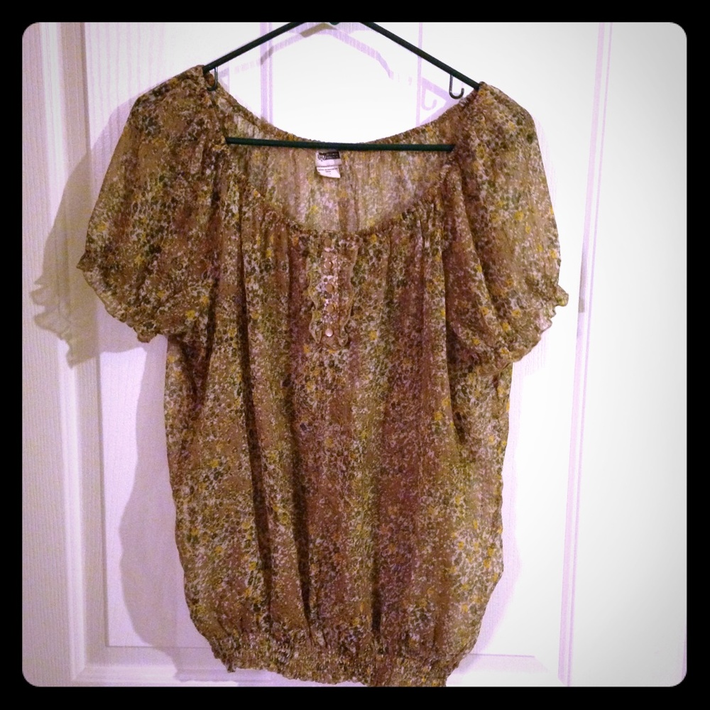 🏡MOVING SALE🏡 Sheer Floral top
