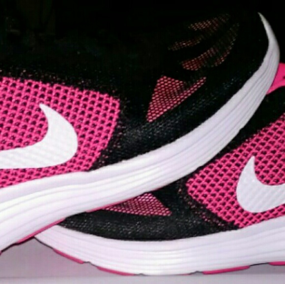 Nikes - Picture 1 of 2