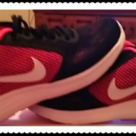 Nikes - Picture 2 of 2
