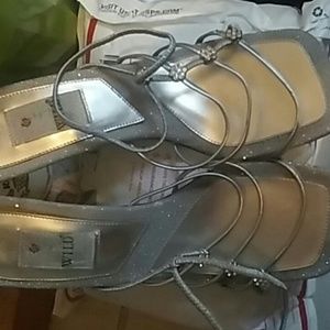 Silver Wild Rose Size 10 1.5 in Heel