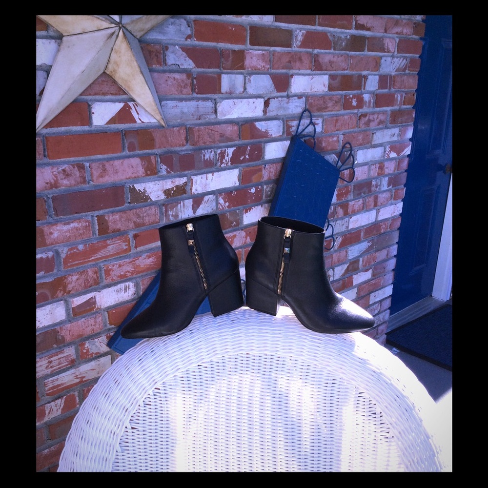 Kate Spade Fashionable Short Black Boots!