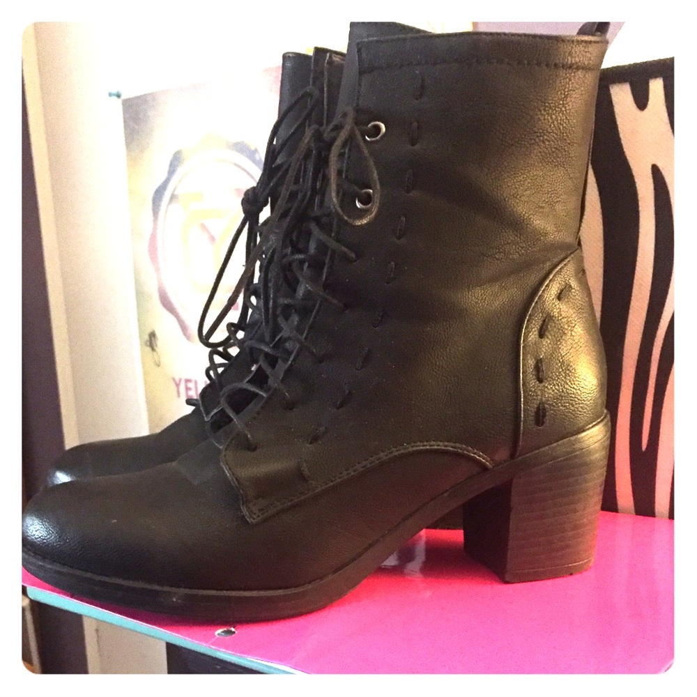 Combat boots