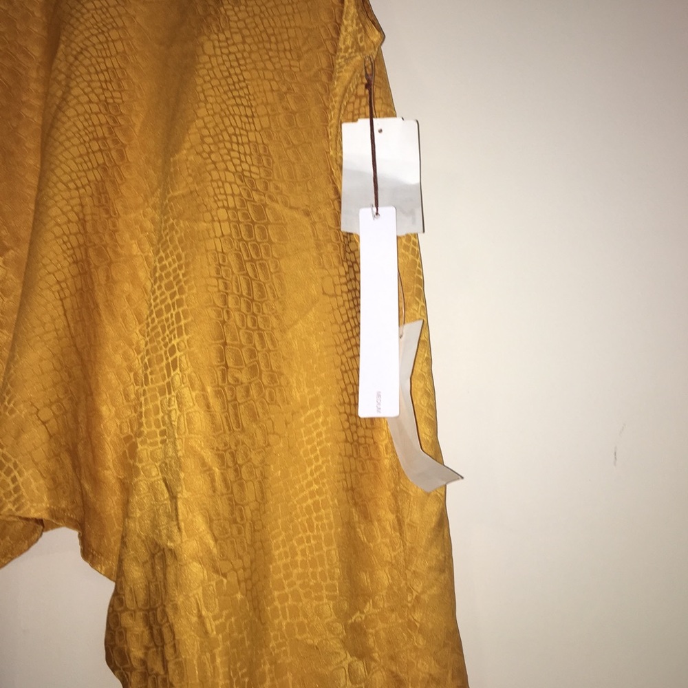 Cynthia Vincent top - Picture 2 of 3