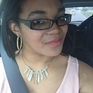 Meet your Posher, Yasmine