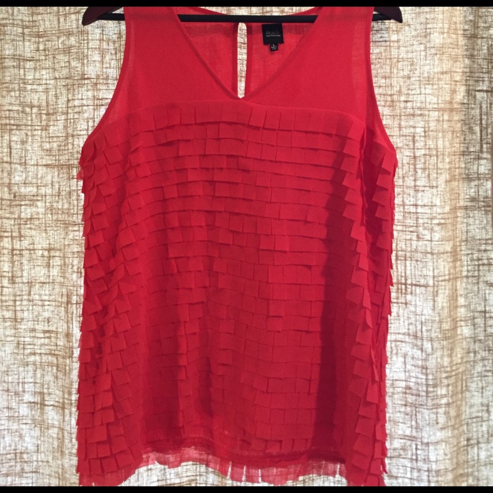 Darling dressy melon colored tank!