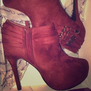 Burgundy Boots Size 9 Trades Accepted