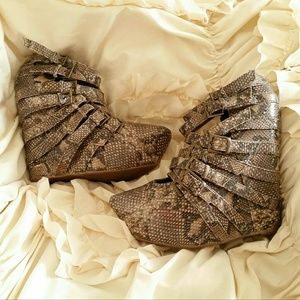 Jeffrey Campbell Gray Snake-Print? Platform Wedge