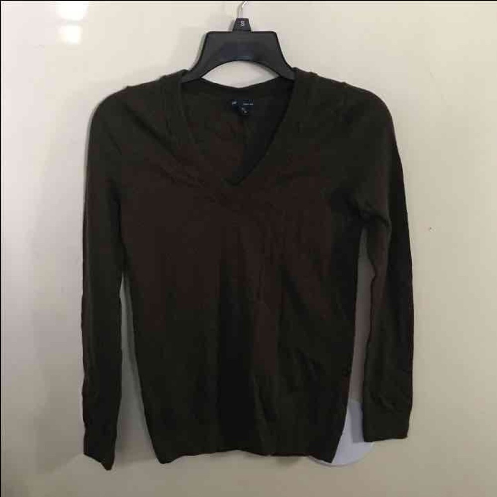 Sweater olive color