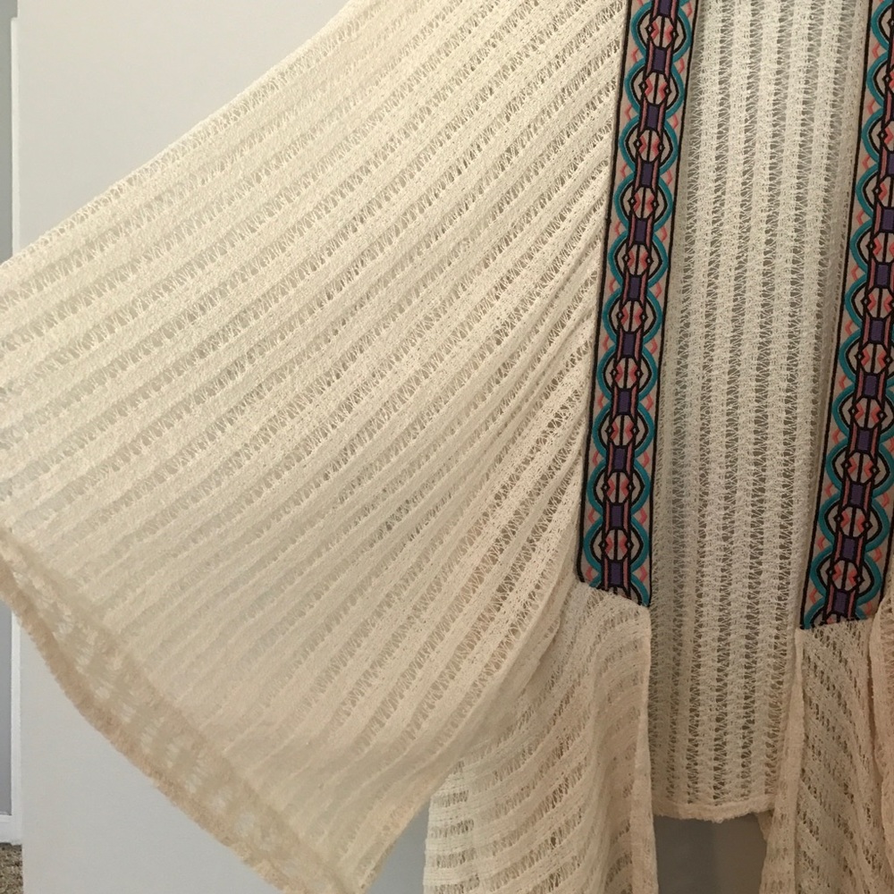 Embroidered Kimono - Picture 3 of 3