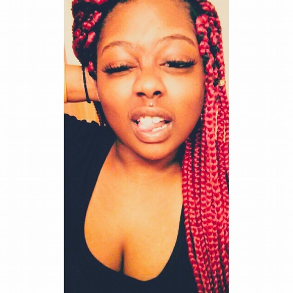 Meet your Posher, Deja - Picture 1 of 1