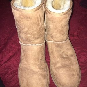 Classic Length Chestnut Uggs Size 8