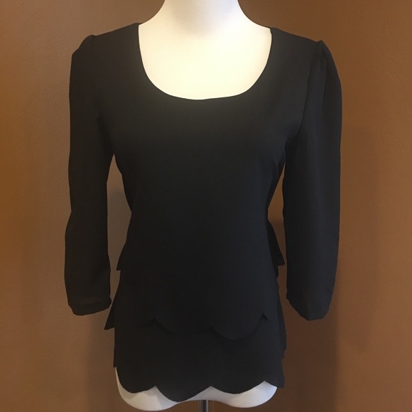 🎉 HP 🎉Bailey Black Scalloped Top - Picture 3 of 6