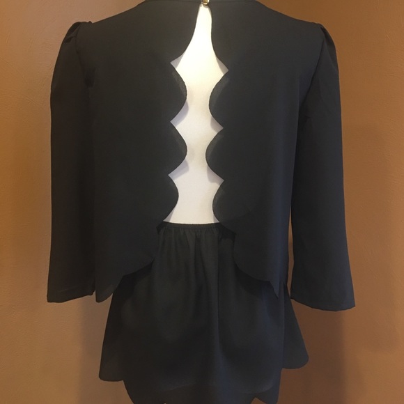 🎉 HP 🎉Bailey Black Scalloped Top - Picture 4 of 6