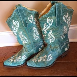 Corral turquoise boots. 8.5 m Great Used condition
