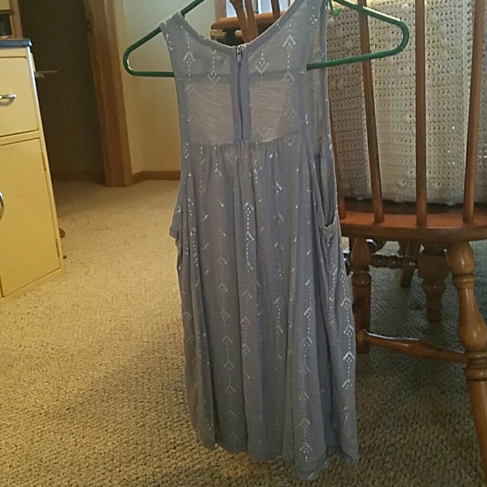 Tank - Picture 2 of 4