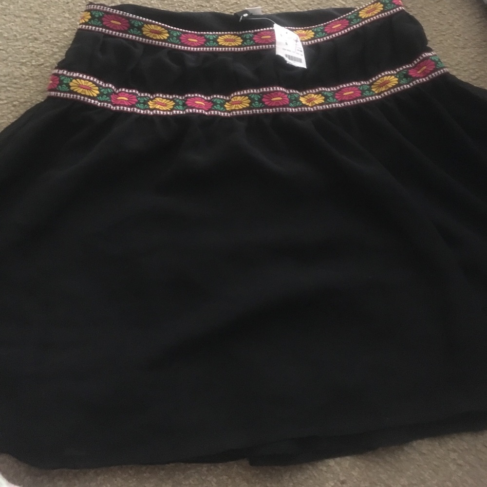 H&M BRAND NEW WITH TAGS Black short skirt