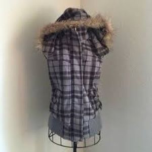 Roxy vest with fur hood - women's xl