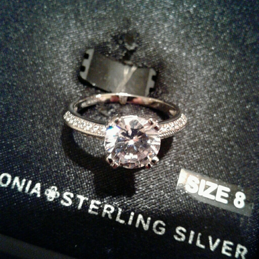 NWT BEAUTIFUL ENGAGEMENT OR WEDDING RING SZ 8