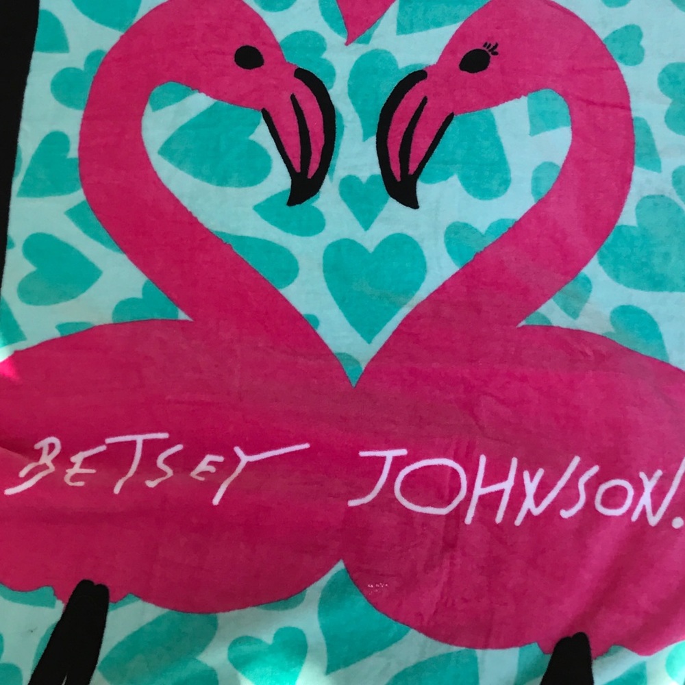 BETSEY JOHNSON Flamingo Love towel - Picture 2 of 5