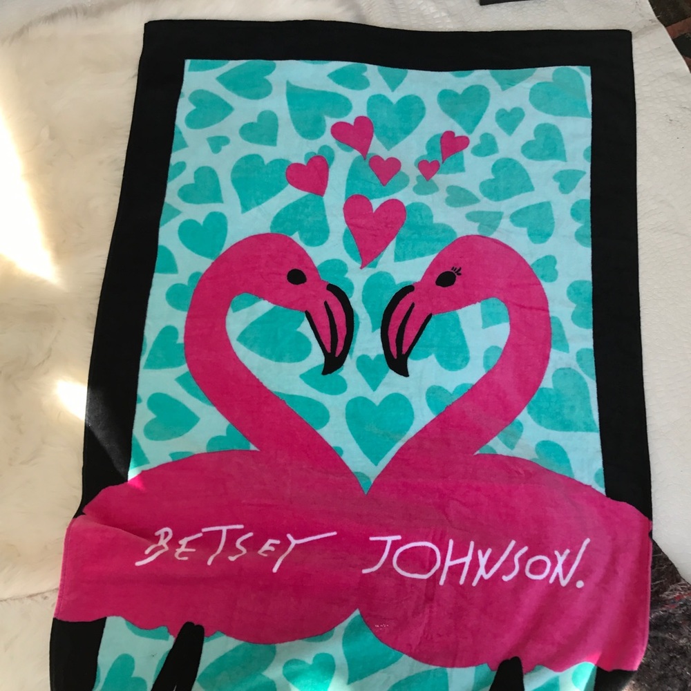 BETSEY JOHNSON Flamingo Love towel - Picture 3 of 5