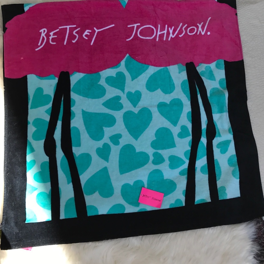 BETSEY JOHNSON Flamingo Love towel - Picture 4 of 5