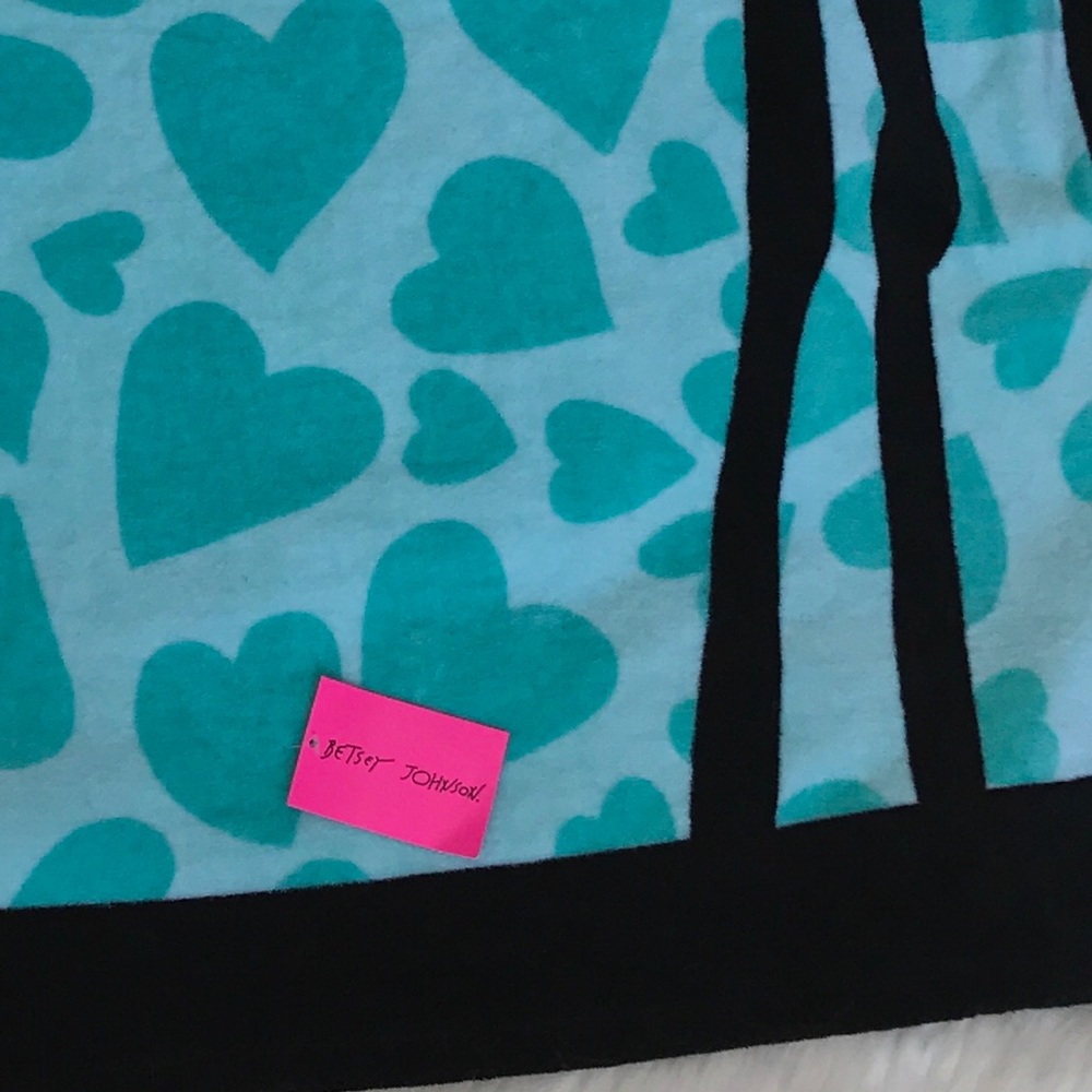 BETSEY JOHNSON Flamingo Love towel - Picture 5 of 5