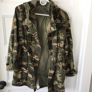 Size small camo anorak jacket w hood