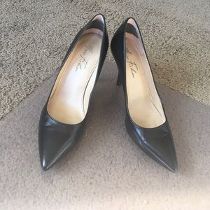 Marc Fisher Classy black pumps