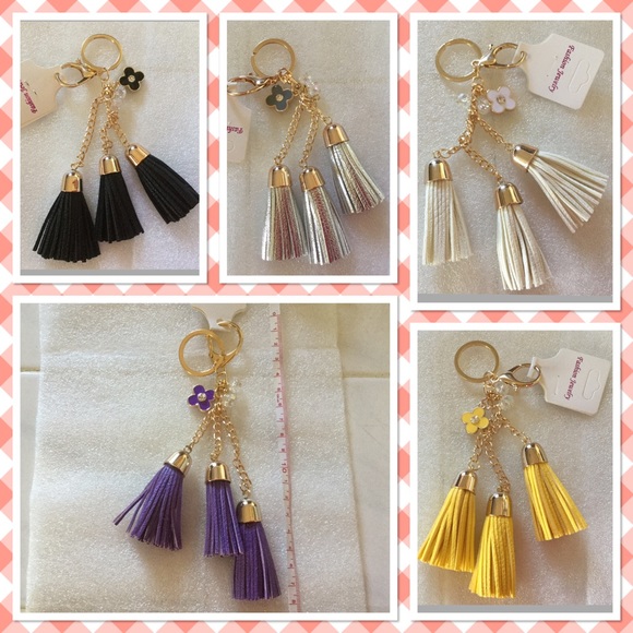 Beautiful Leather Flower Tassel Keychain - Picture 2 of 3