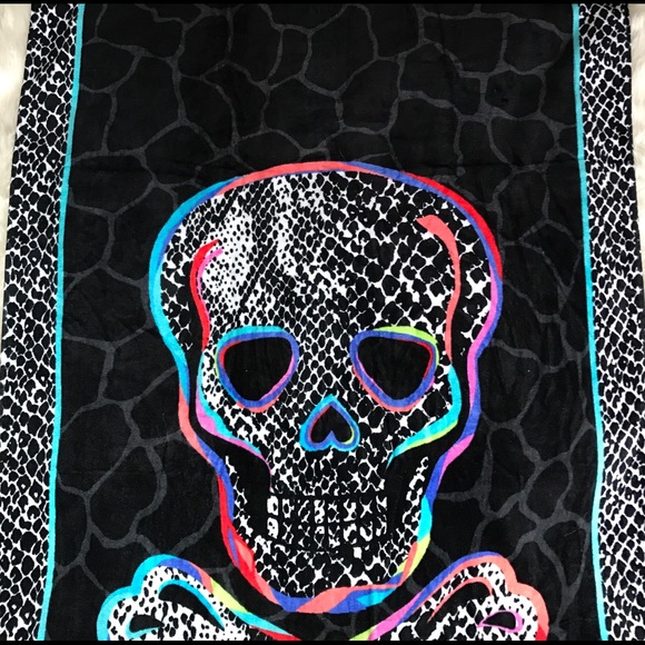 BETSEY JOHNSON Skull  towel - Picture 2 of 5
