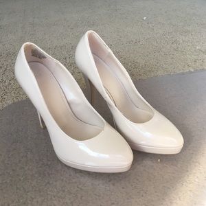 Sexy Elle nude heels
