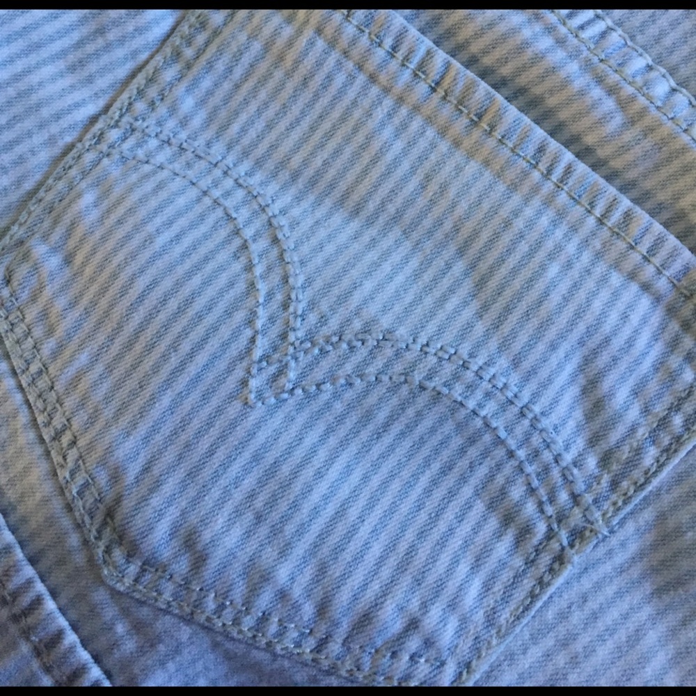 Levi's Blue White Striped Low Rise Booty Shorts 1 - Picture 4 of 6
