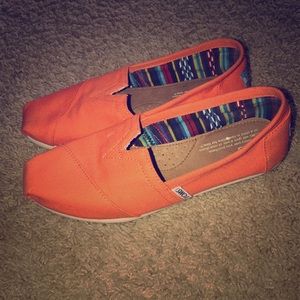 Orange toms