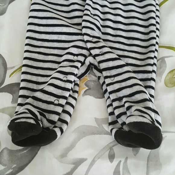 Adorable bay feetie tux pajamas - Picture 2 of 3