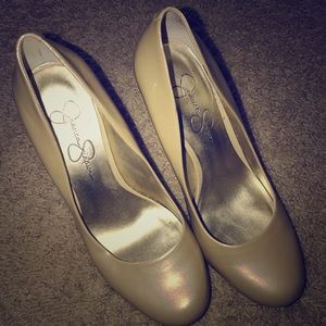 Adorable Jessica Simpson heels