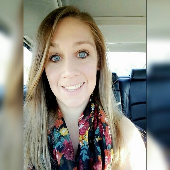 Meet your Posher, Lisa - Picture 1 of 1