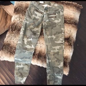 Camo skinny jeans