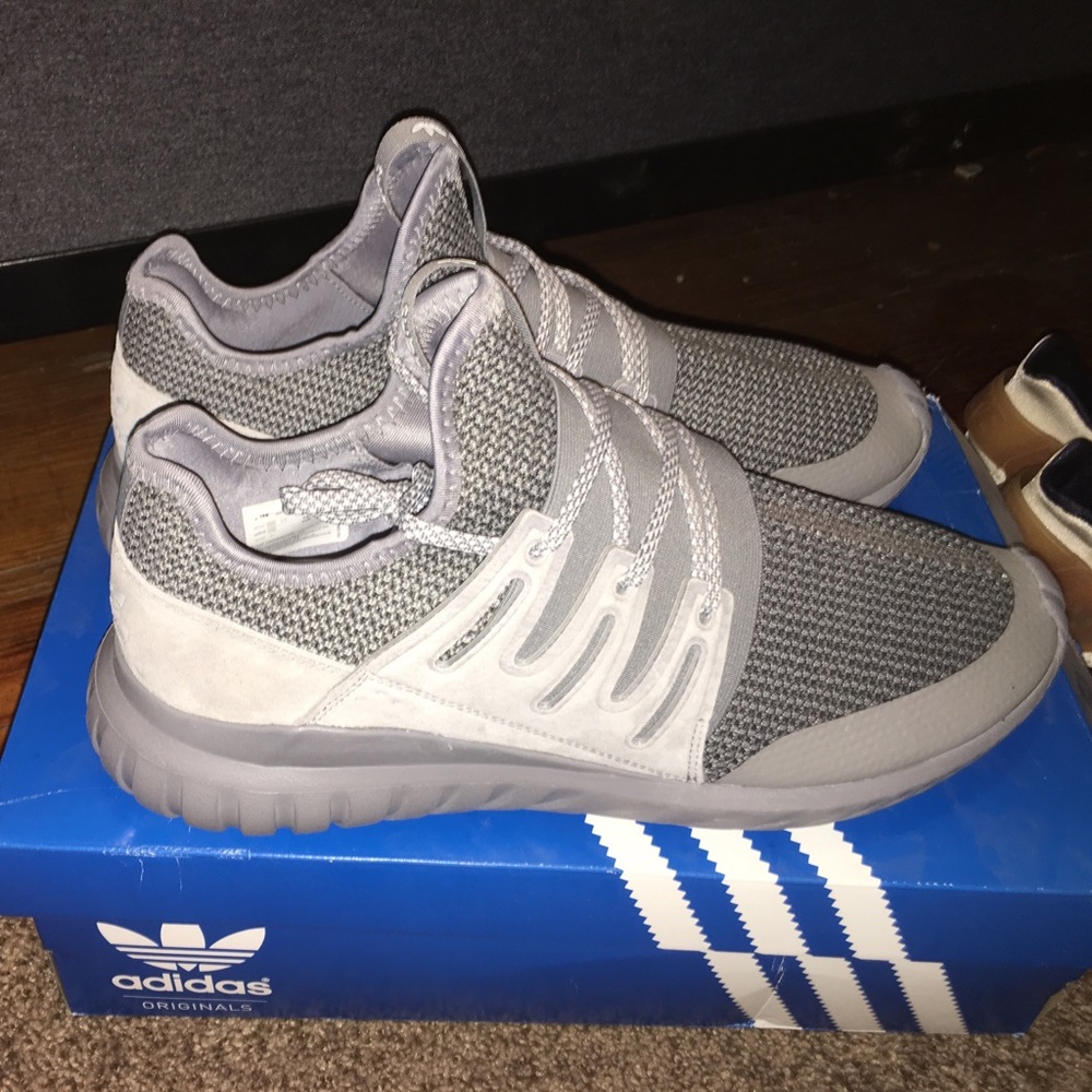 NWT MENS 10.5 ADIDAS TUBULAR RADIAL