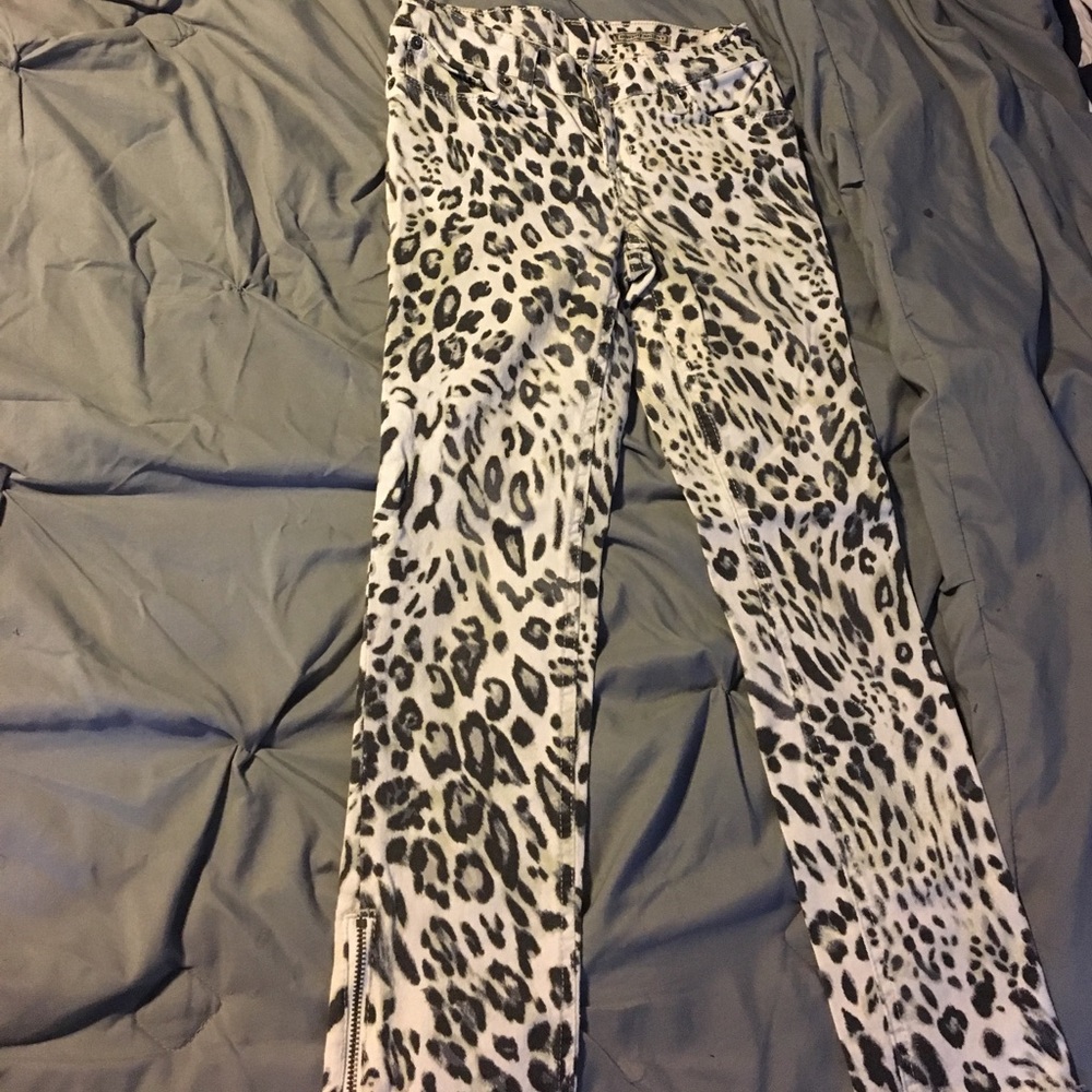 Little girl printed jeans .